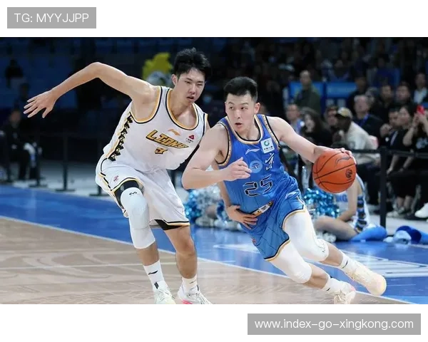 CBA北京外线突分配合顺畅完成制胜上篮