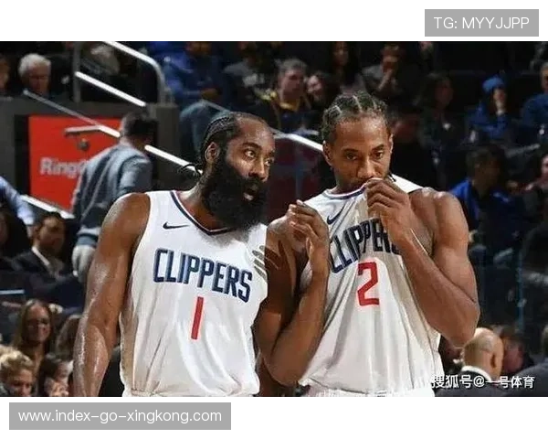 伦纳德站在弱侧，洛杉矶快船这一回合不一样